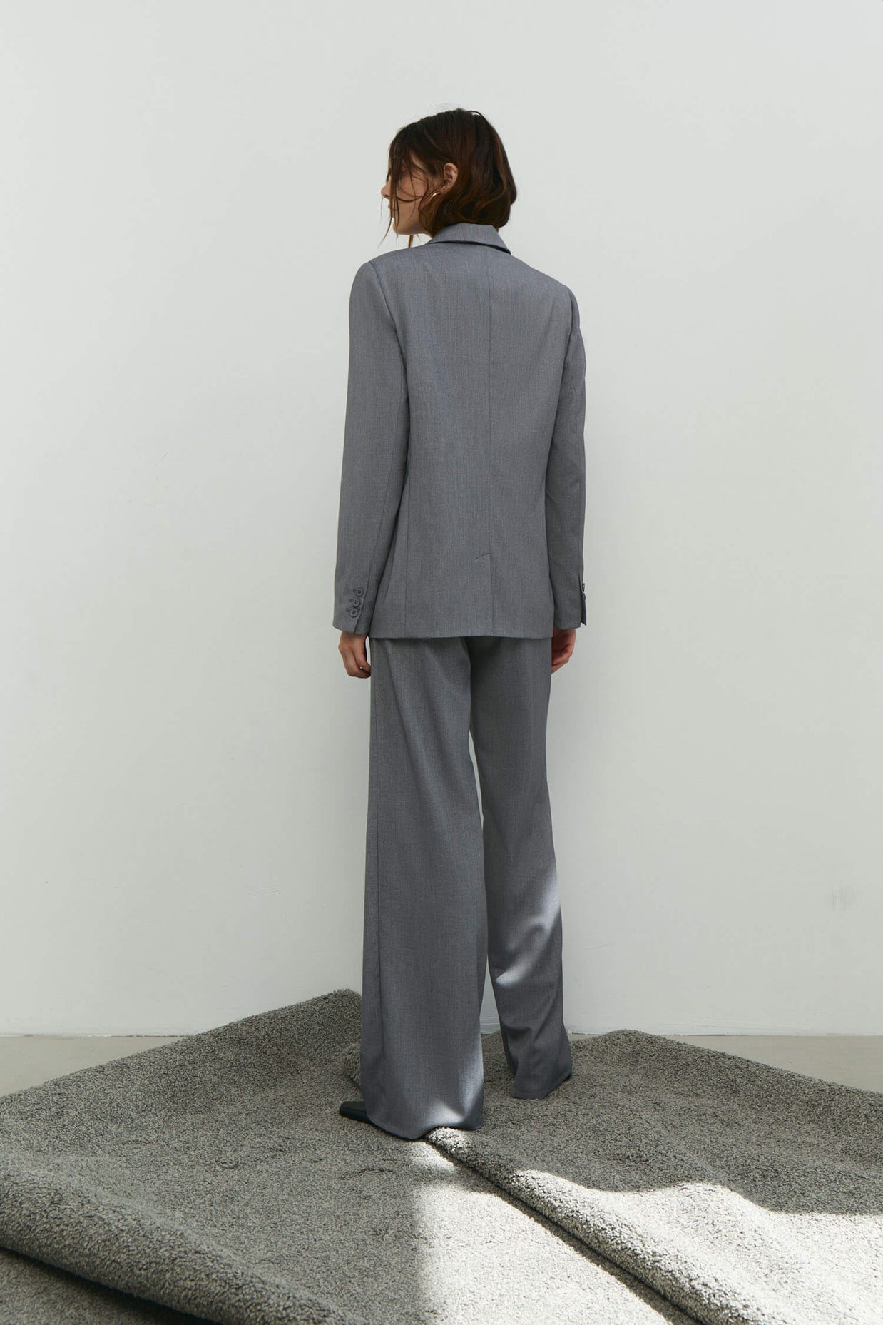 Palazzo pants with double tucks in gray/black