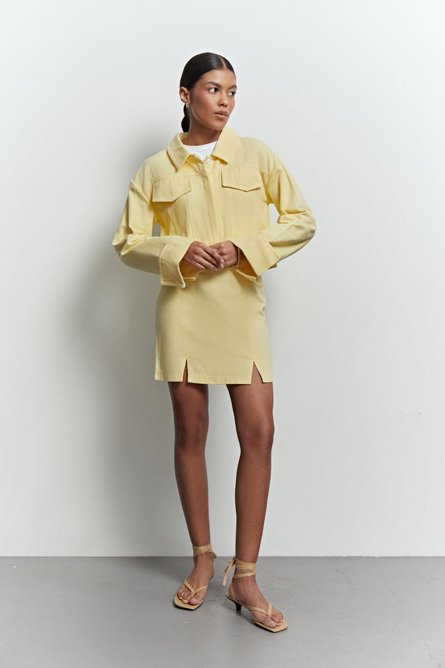 Short cotton jacket in yellow