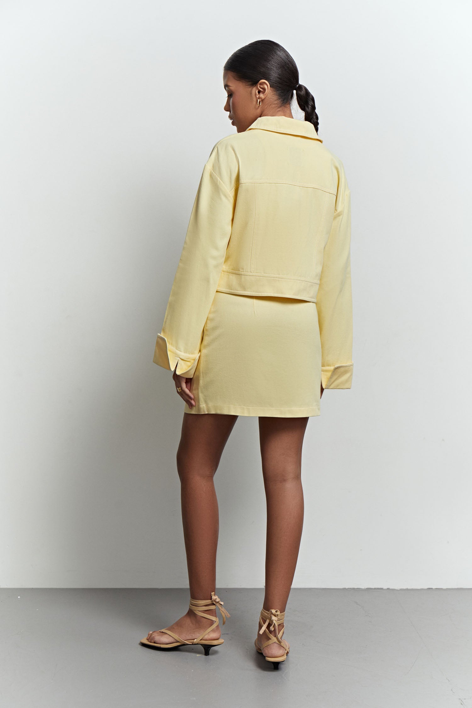 Short cotton jacket in yellow