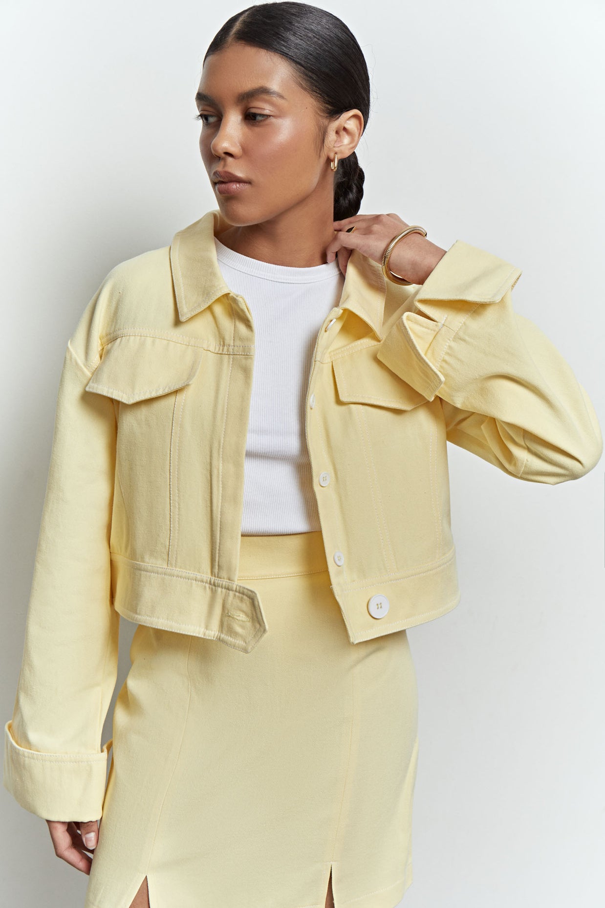 Short cotton jacket in yellow