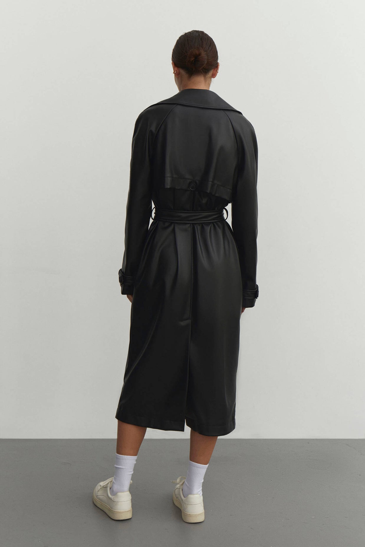 Faux leather oversized trenchcoat in chocolate/black