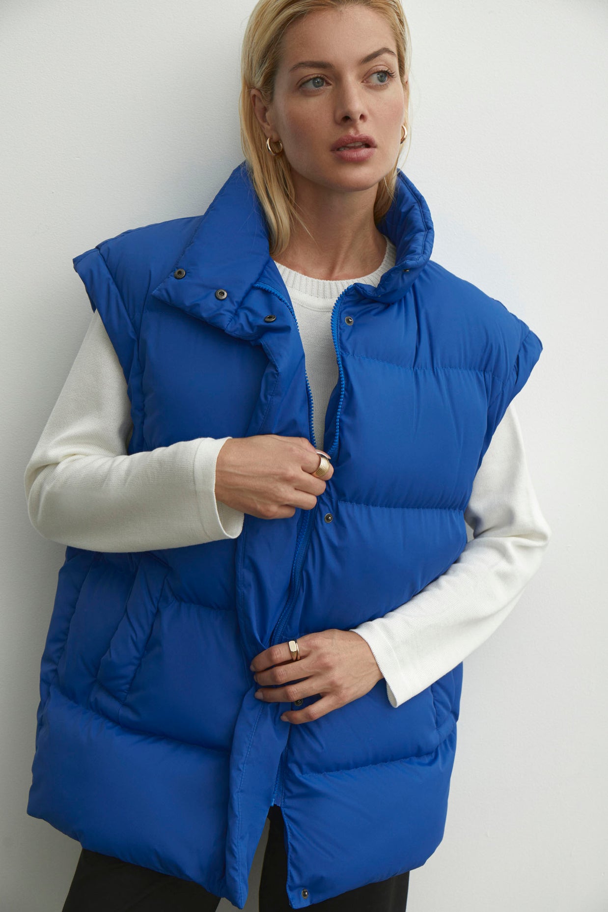 Oversized quilted vest in blue