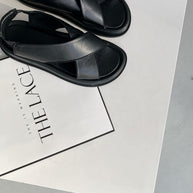 Leather sandals with wide straps