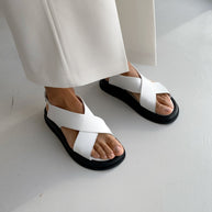 Leather sandals with wide straps