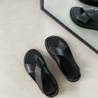 Leather sandals with wide straps