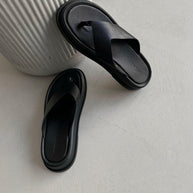 Leather flip flop sandals