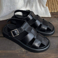 Leather sandals in fisherman style