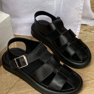 Leather sandals in fisherman style