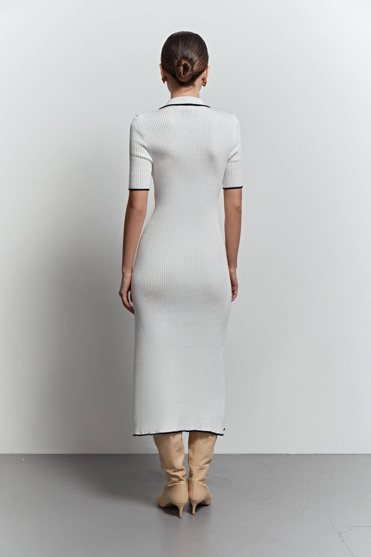 Knitted midi dress with edging in milk