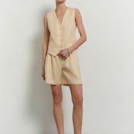 Shorts with tucks
