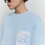 Oversized t-shirt with embroidery decoration in blue/white