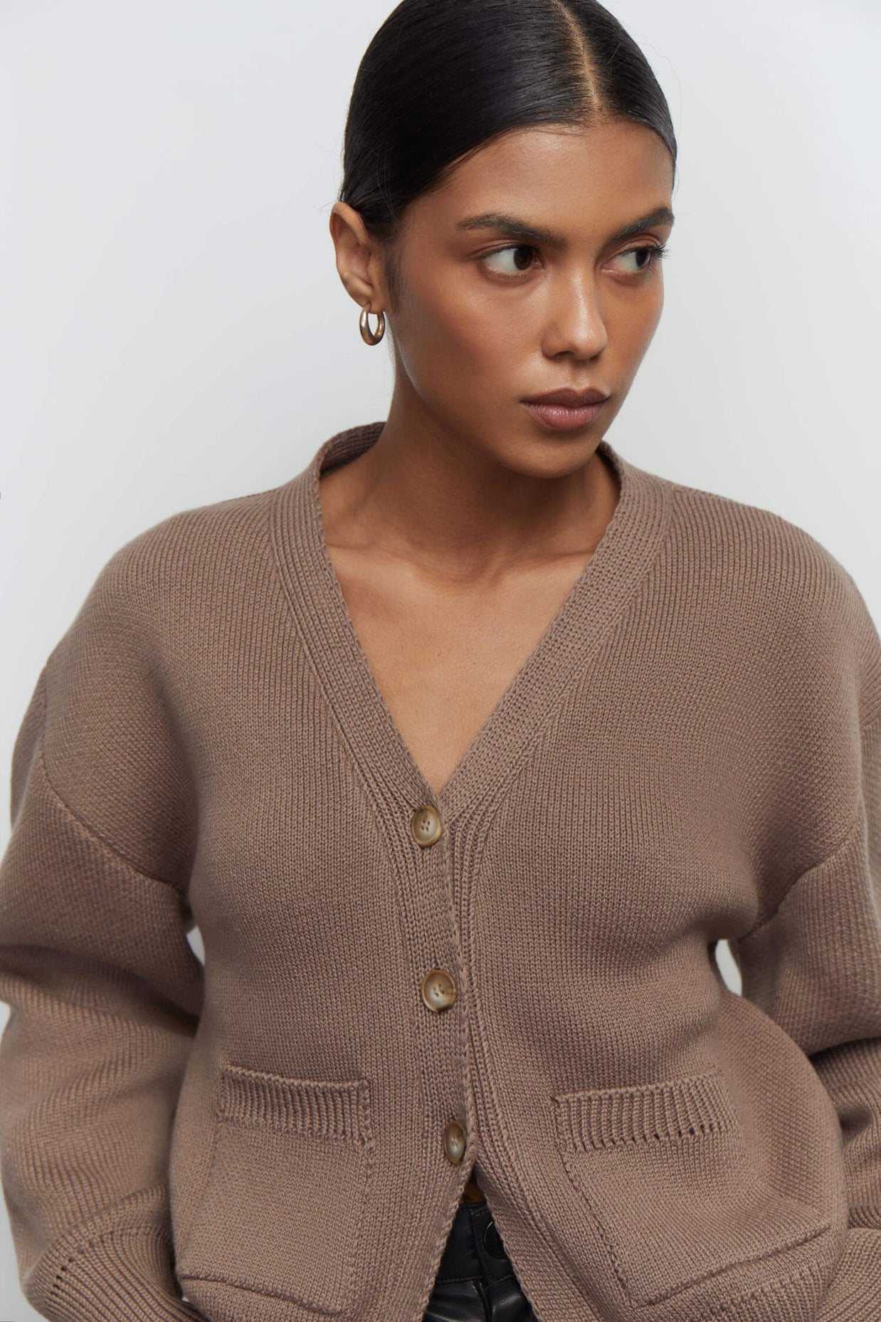 Knitted cardigan with pockets