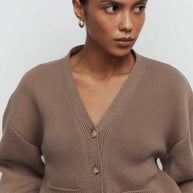 Knitted cardigan with pockets