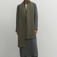 Wool mix scarf in olive/milk