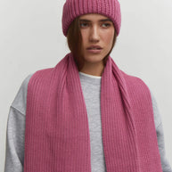 Wool mix scarf with label